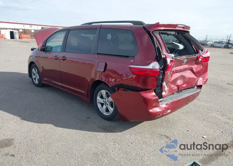 2020 Toyota Sienna Le z USA, uszkodzony, nr VIN 5TDKZ3DC3LS041941